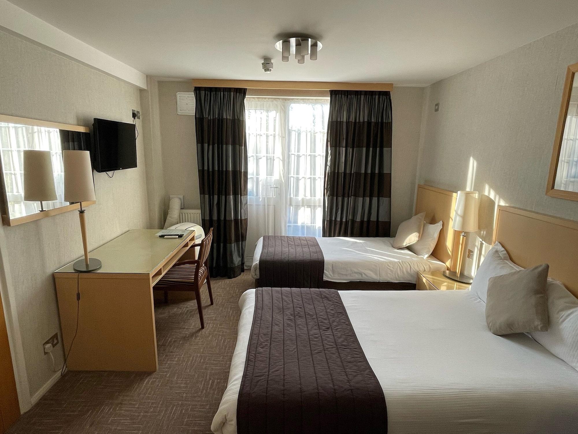 Best Western Homestead Court Hotel Welwyn Garden City Exterior photo