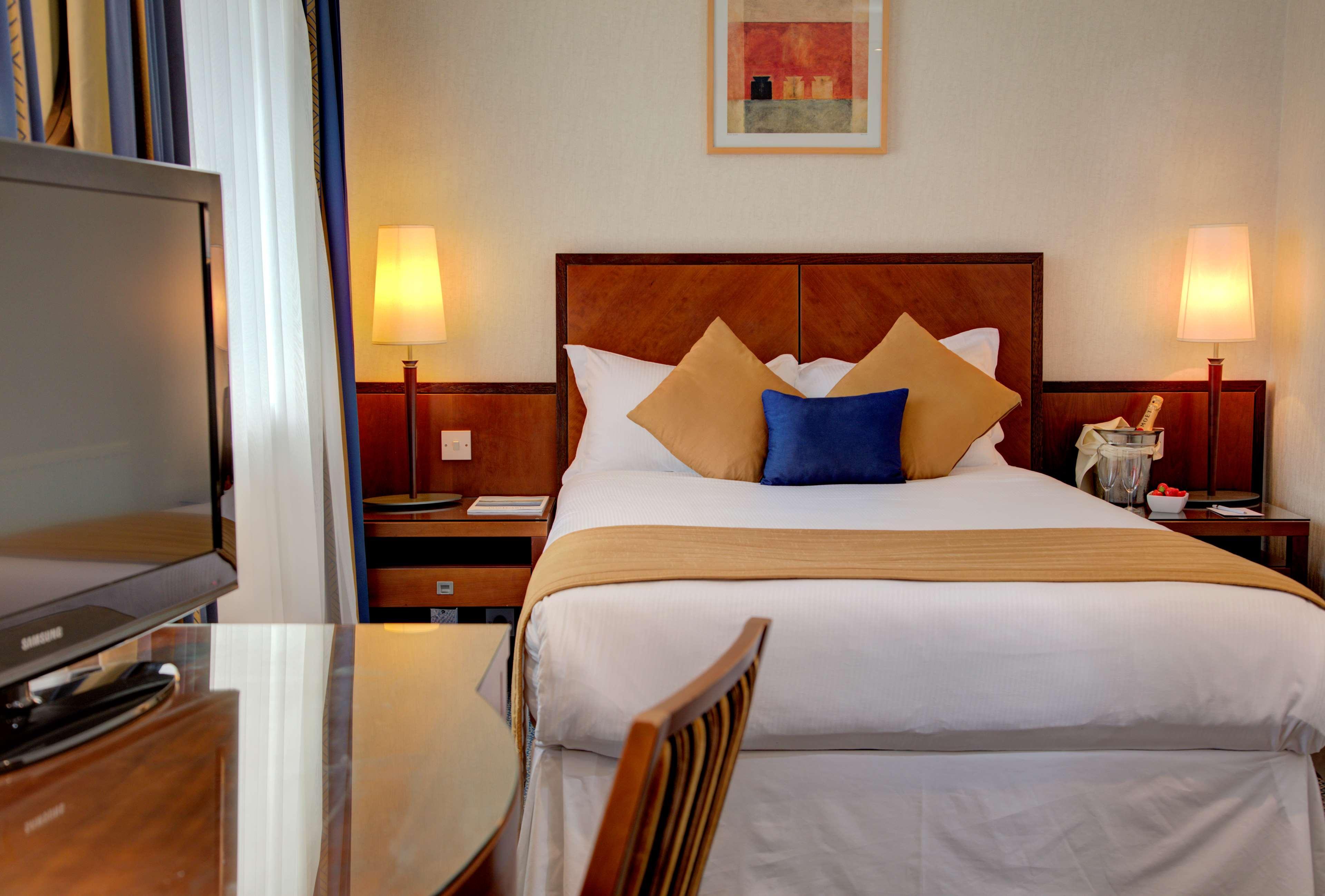 Best Western Homestead Court Hotel Welwyn Garden City Exterior photo