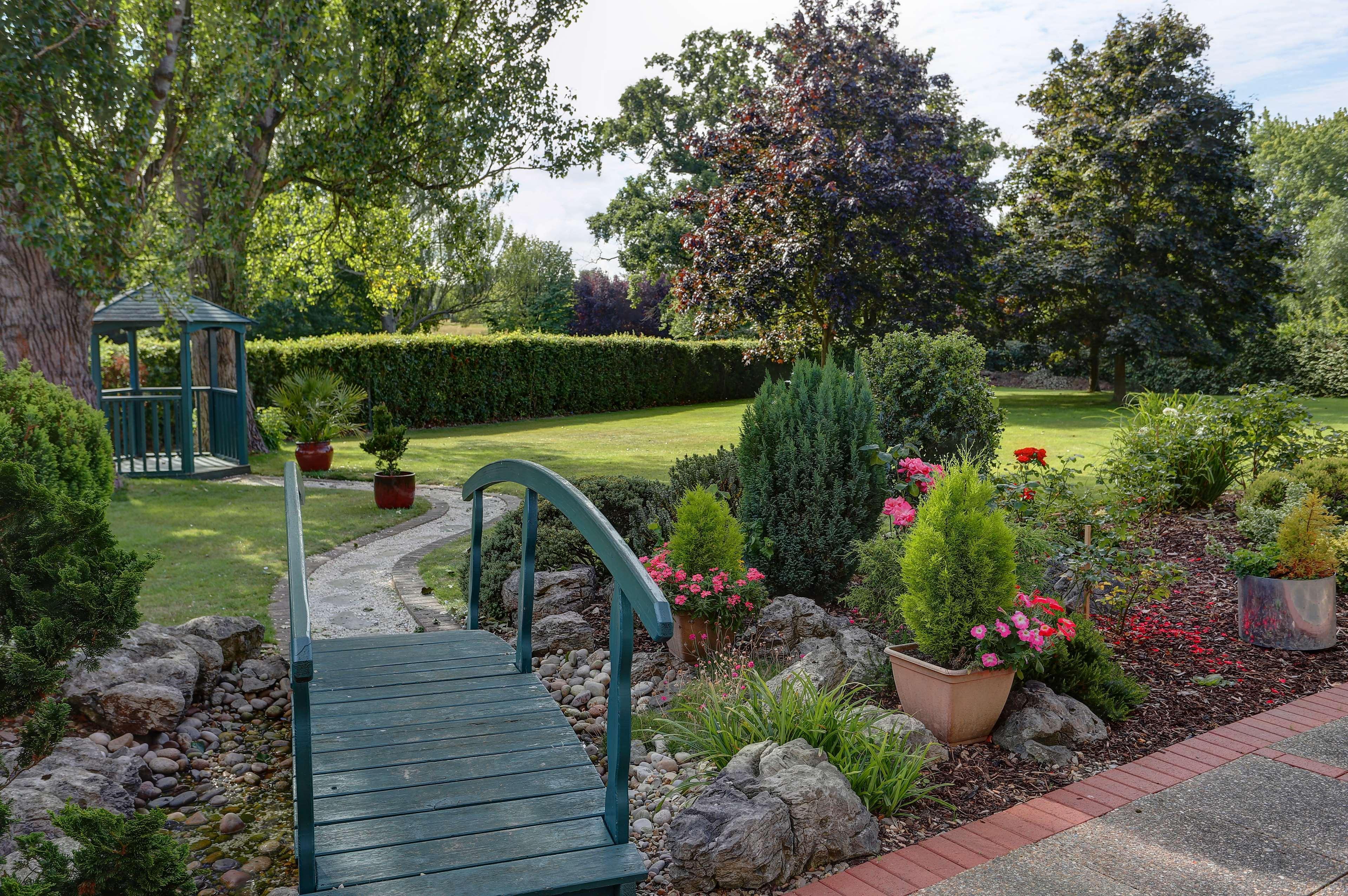 Best Western Homestead Court Hotel Welwyn Garden City Exterior photo