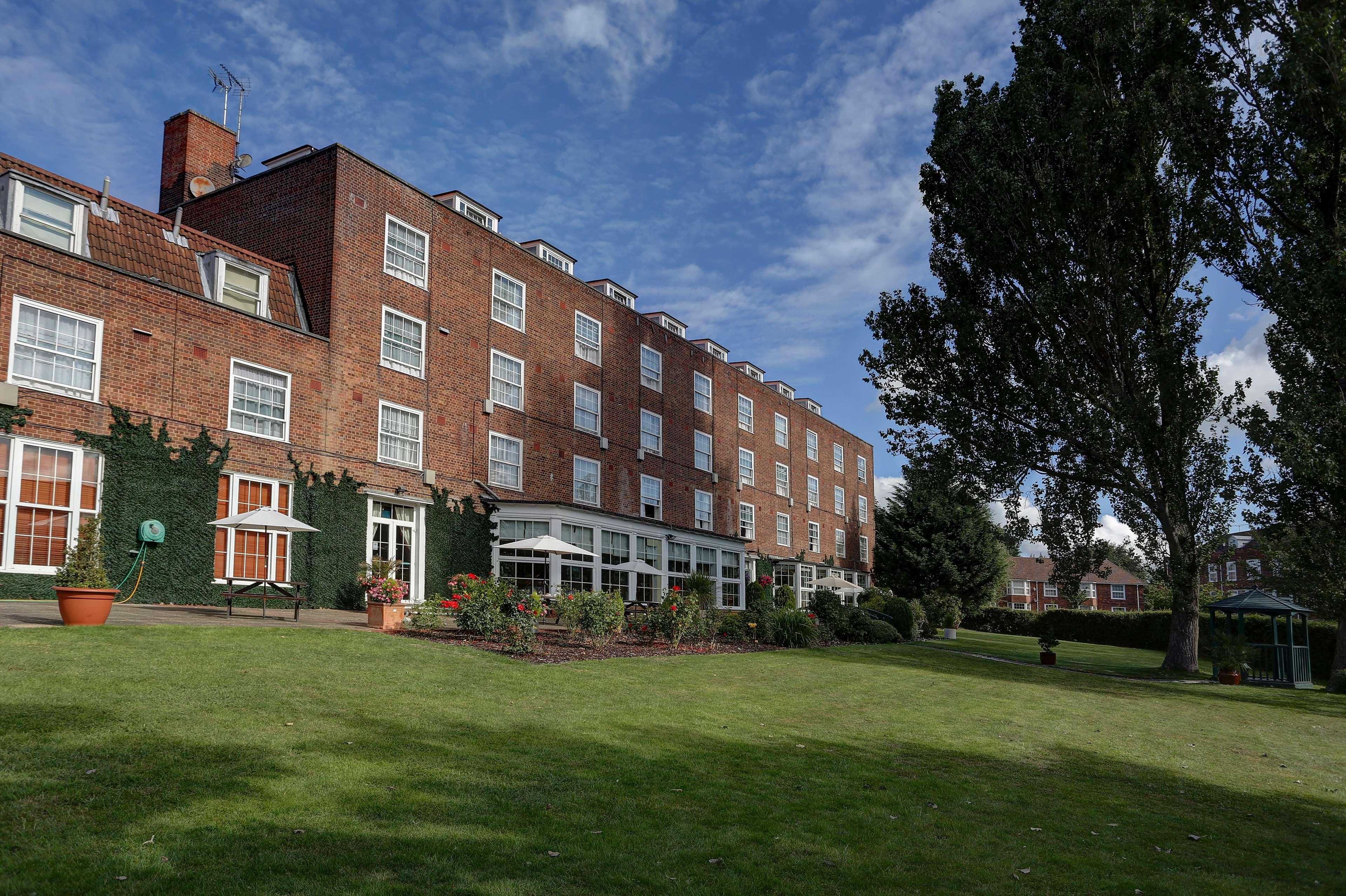 Best Western Homestead Court Hotel Welwyn Garden City Exterior photo